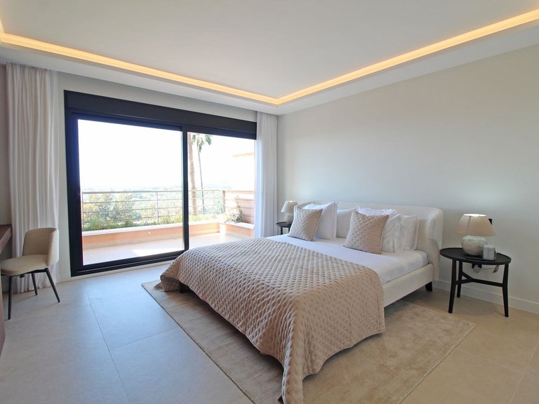 Apartment for Sale in Nueva Andalucía, Malaga 9