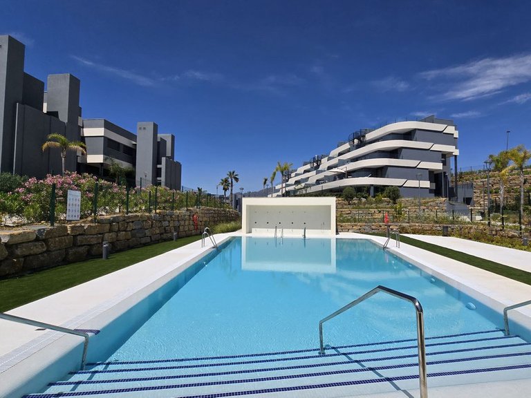 Apartment for Sale in New Golden Mile, Malaga 1