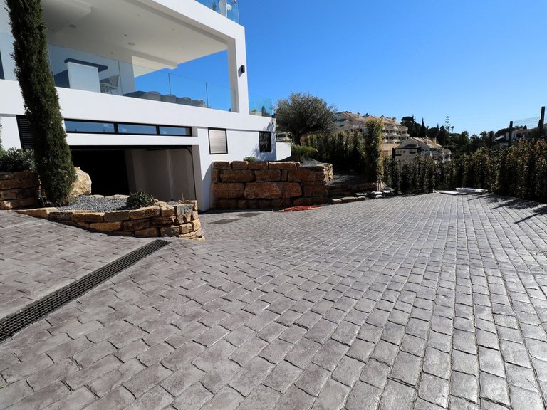 Villa for Sale in Elviria, Malaga 32
