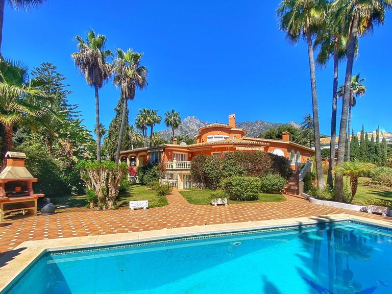 Villa for Sale in Nagüeles, Malaga 1