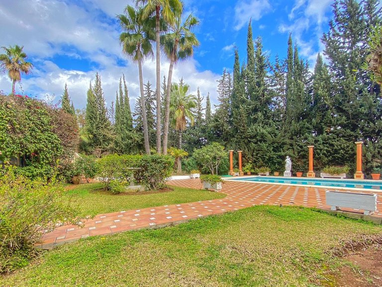 Villa for Sale in Nagüeles, Malaga 14