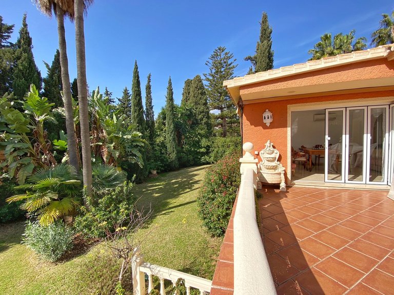Villa for Sale in Nagüeles, Malaga 17