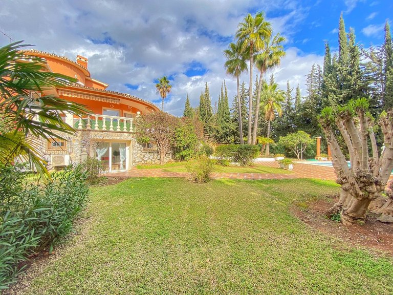 Villa for Sale in Nagüeles, Malaga 19