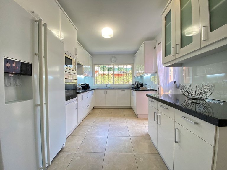Villa for Sale in Nagüeles, Malaga 22