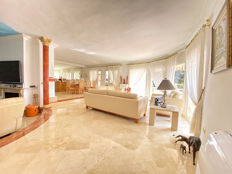 Villa for Sale in Nagüeles, Malaga 3