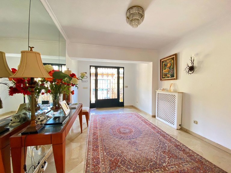 Villa for Sale in Nagüeles, Malaga 30