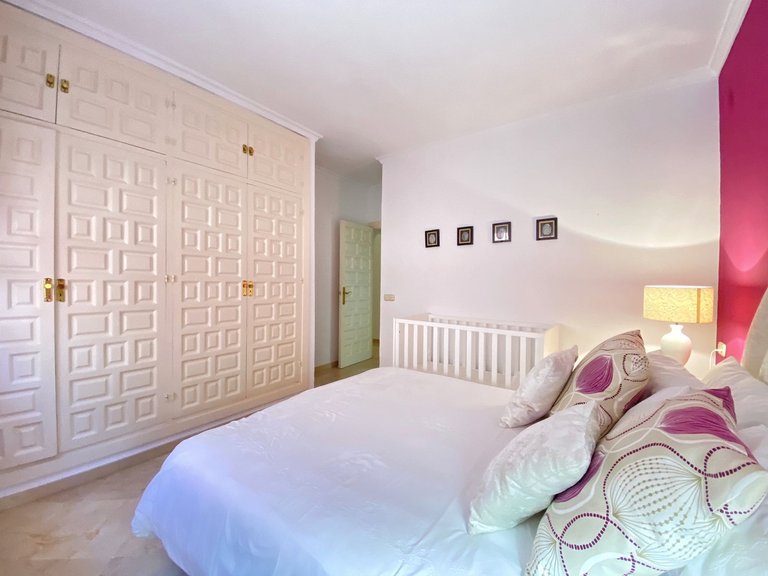 Villa for Sale in Nagüeles, Malaga 38
