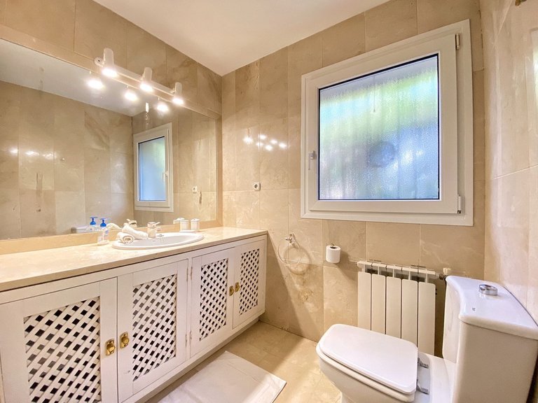 Villa for Sale in Nagüeles, Malaga 39