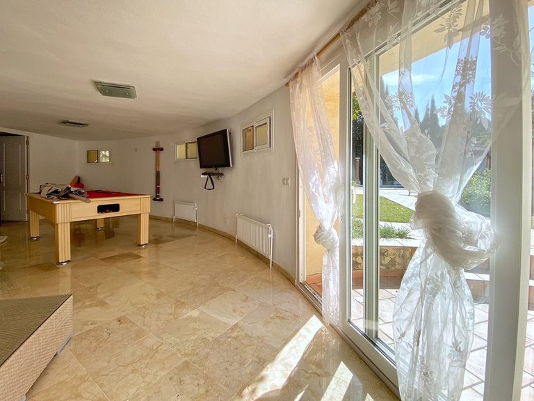 Villa for Sale in Nagüeles, Malaga 44
