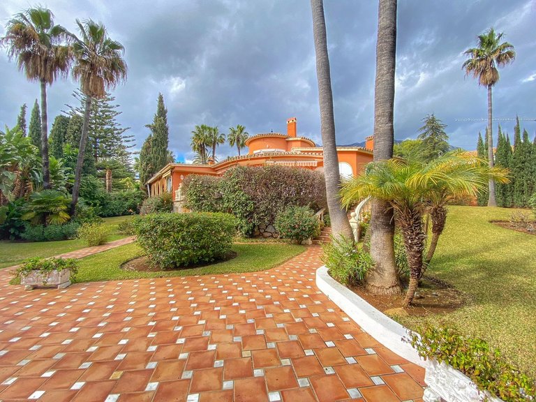 Villa for Sale in Nagüeles, Malaga 8