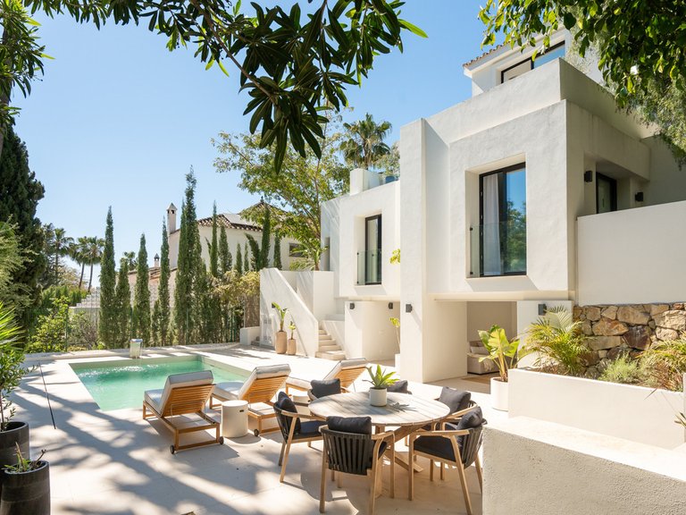 Villa for Sale in Nueva Andalucía, Malaga 1