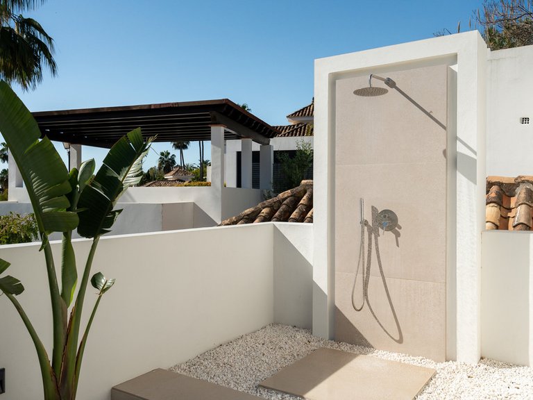 Villa for Sale in Nueva Andalucía, Malaga 25
