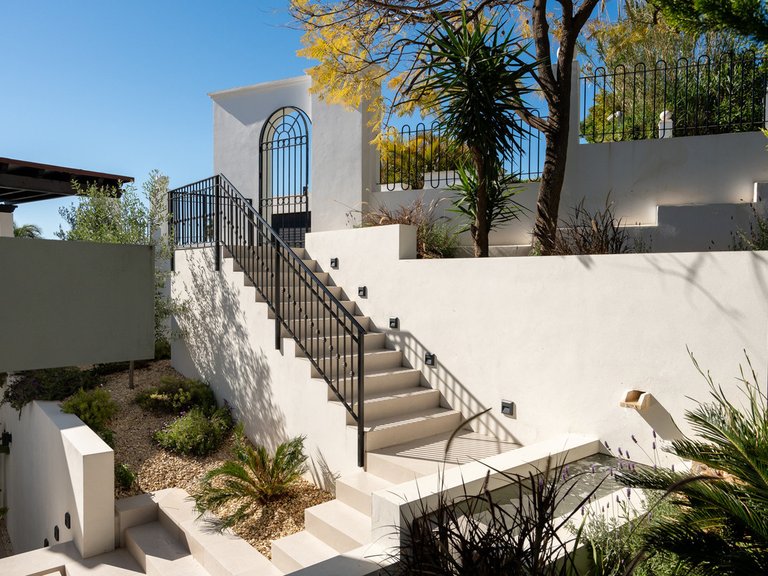 Villa for Sale in Nueva Andalucía, Malaga 26