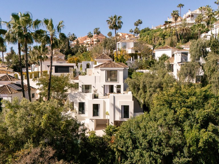 Villa for Sale in Nueva Andalucía, Malaga 31