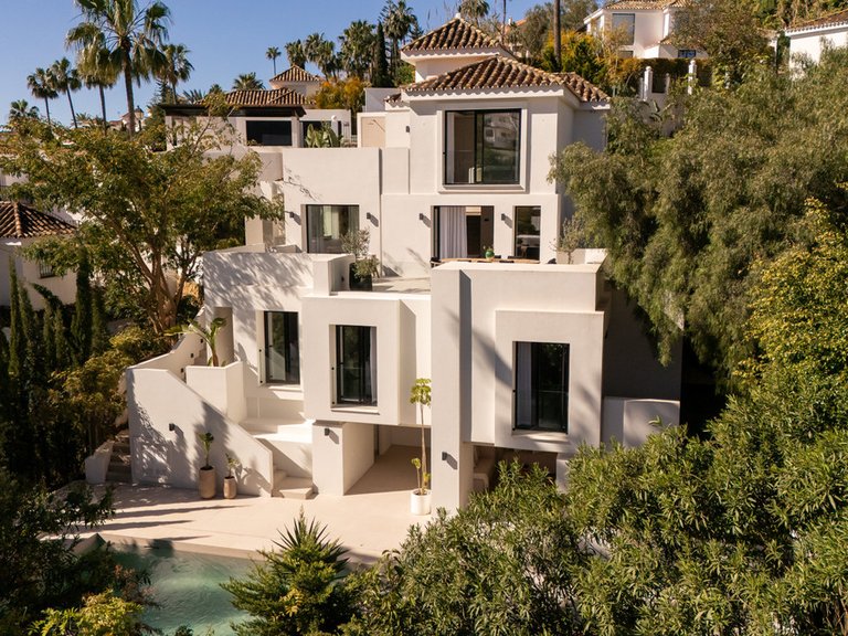 Villa for Sale in Nueva Andalucía, Malaga 32