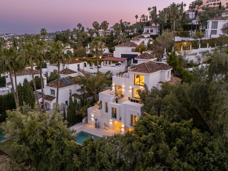 Villa for Sale in Nueva Andalucía, Malaga 35
