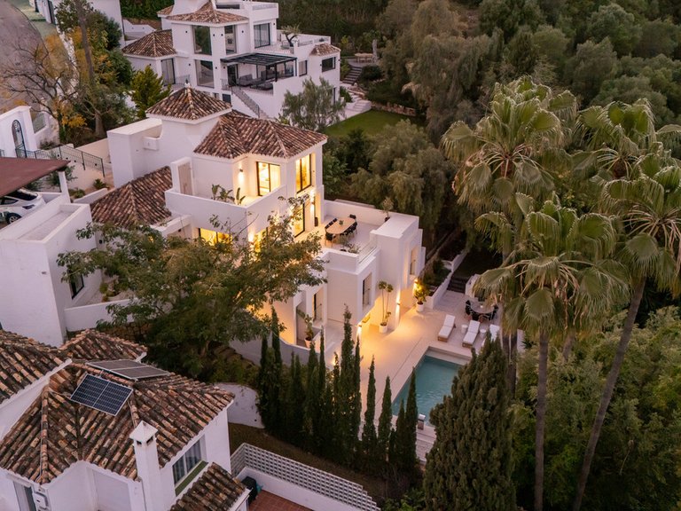 Villa for Sale in Nueva Andalucía, Malaga 36