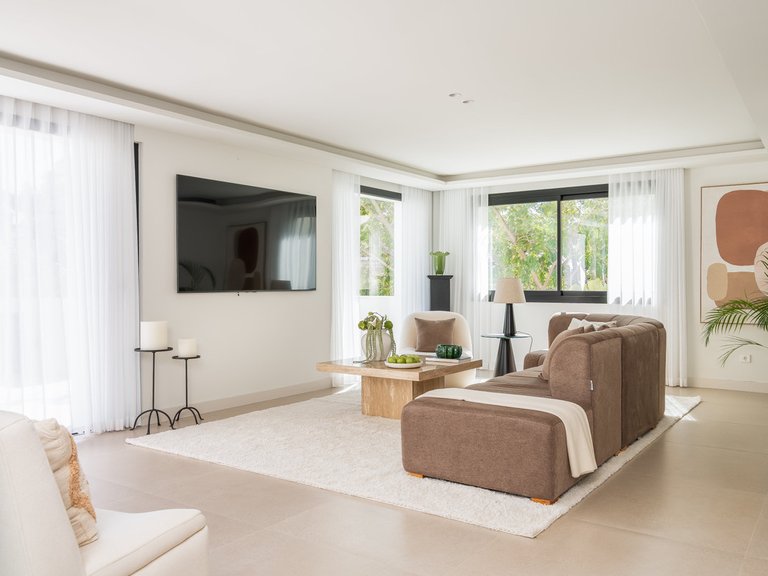 Villa for Sale in Nueva Andalucía, Malaga 4