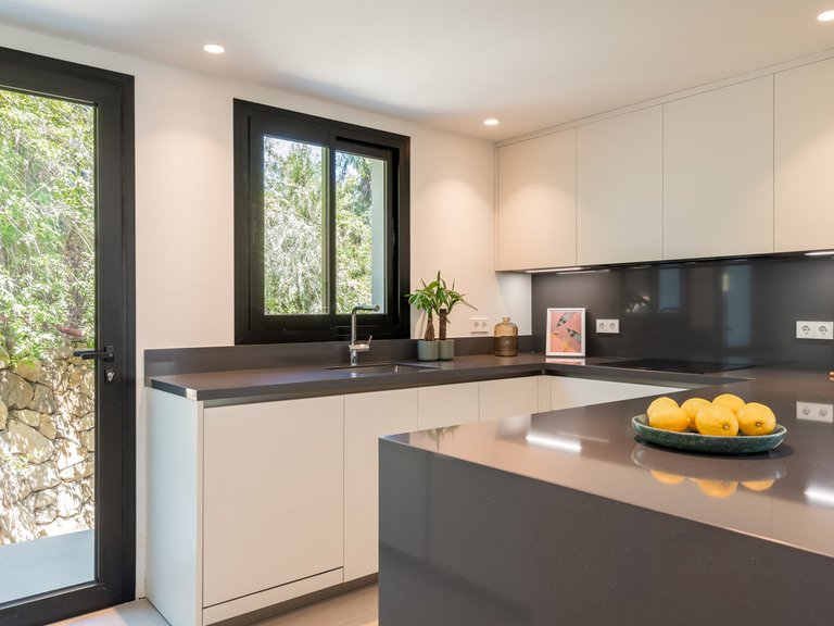 Villa for Sale in Nueva Andalucía, Malaga 9
