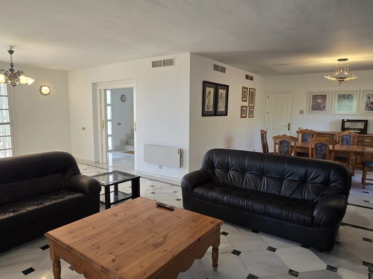 Villa for Sale in Alhaurín De La Torre, Malaga 28