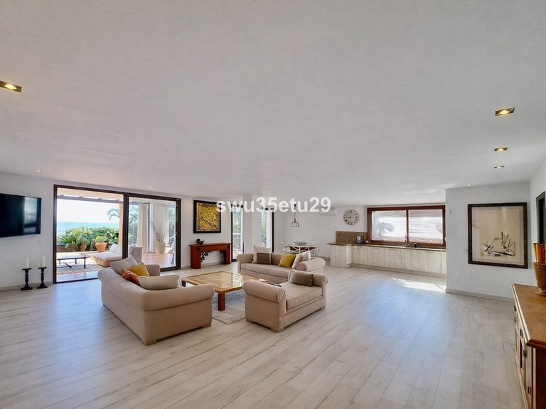 Apartment for Sale in La Mairena, Malaga 3
