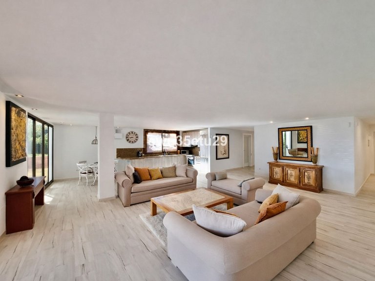 Apartment for Sale in La Mairena, Malaga 8