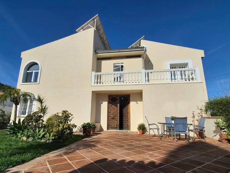 Villa for Sale in Alhaurín De La Torre, Malaga 1