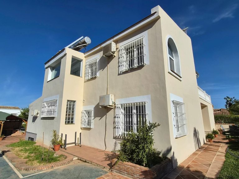 Villa for Sale in Alhaurín De La Torre, Malaga 2