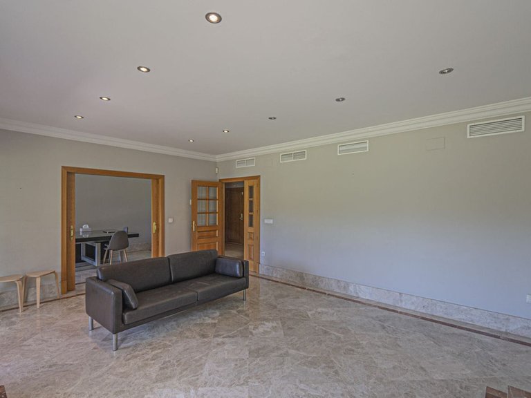Villa for Sale in Marbella, Malaga 25