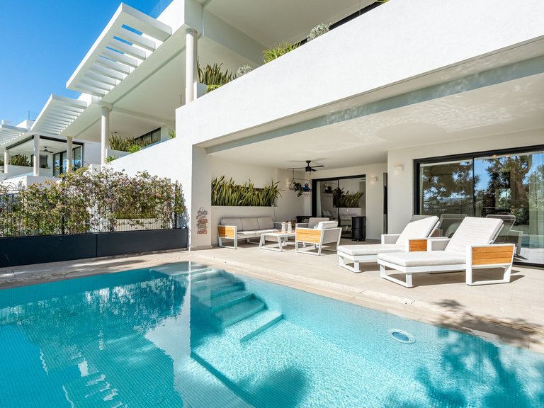 Villa for Sale in Cabopino, Malaga 2