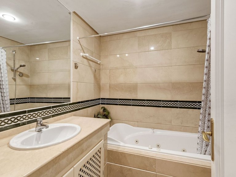 Apartment for Sale in Benahavís, Malaga 10