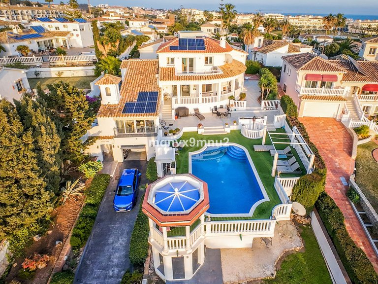 Villa for Sale in El Chaparral, Malaga 1