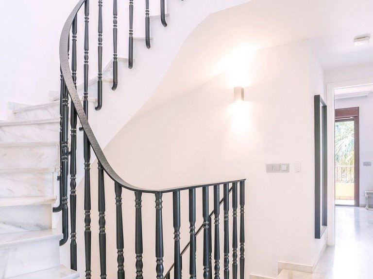 Villa for Sale in The Golden Mile, Malaga 7