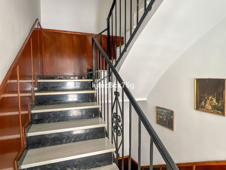 Villa for Sale in Marbella, Malaga 8