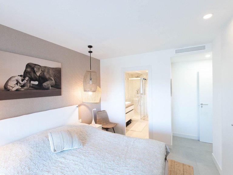 Apartment for Sale in New Golden Mile, Malaga 12