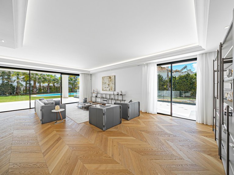 Villa for Sale in The Golden Mile, Malaga 10