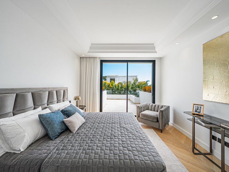 Villa for Sale in The Golden Mile, Malaga 23