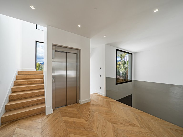 Villa for Sale in The Golden Mile, Malaga 35