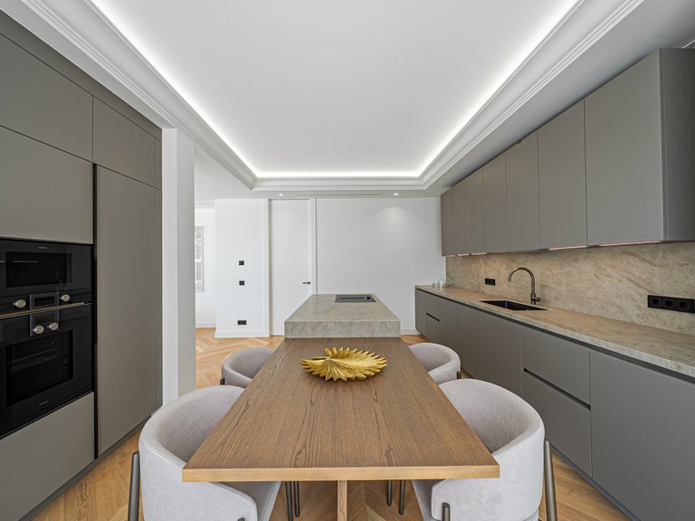 Villa for Sale in The Golden Mile, Malaga 4