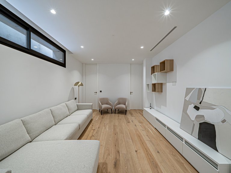 Villa for Sale in The Golden Mile, Malaga 40