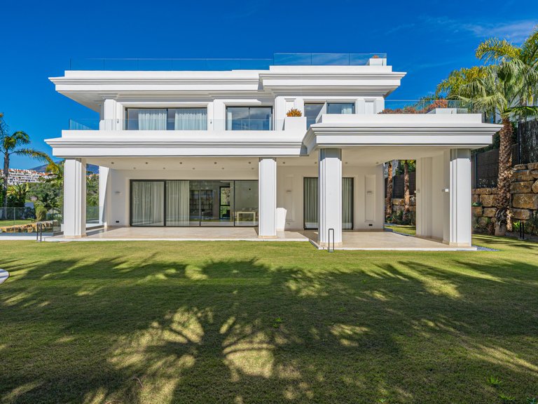 Villa for Sale in The Golden Mile, Malaga 43
