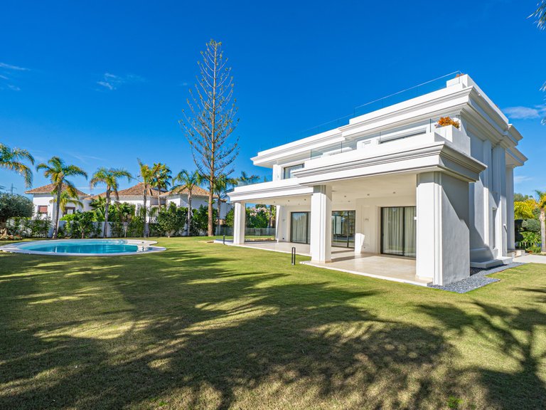 Villa for Sale in The Golden Mile, Malaga 44