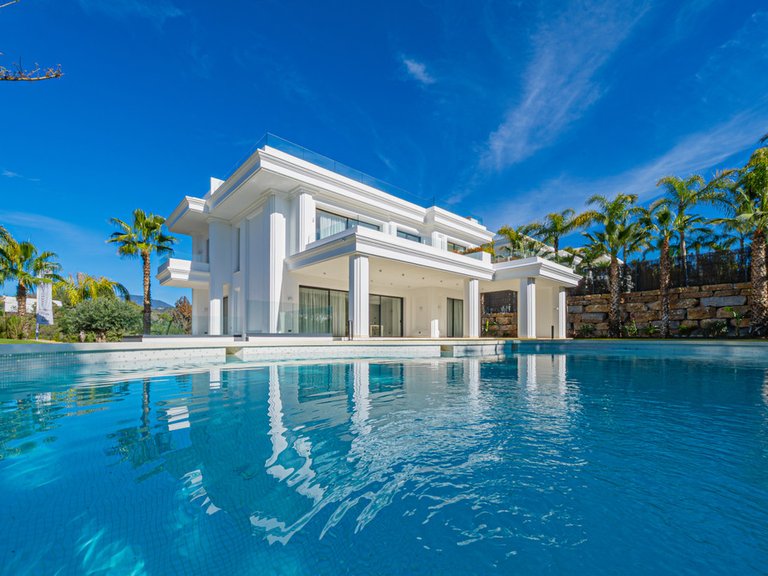 Villa for Sale in The Golden Mile, Malaga 46