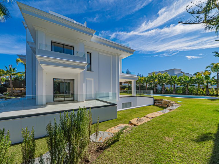 Villa for Sale in The Golden Mile, Malaga 49