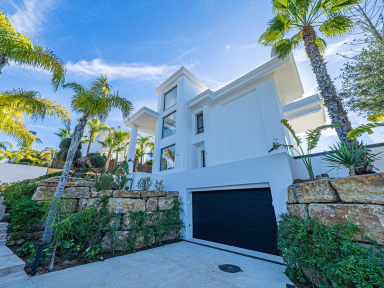 Villa for  in The Golden Mile, Malaga 53