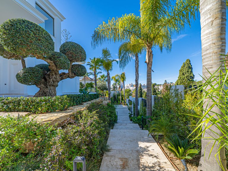 Villa for  in The Golden Mile, Malaga 55