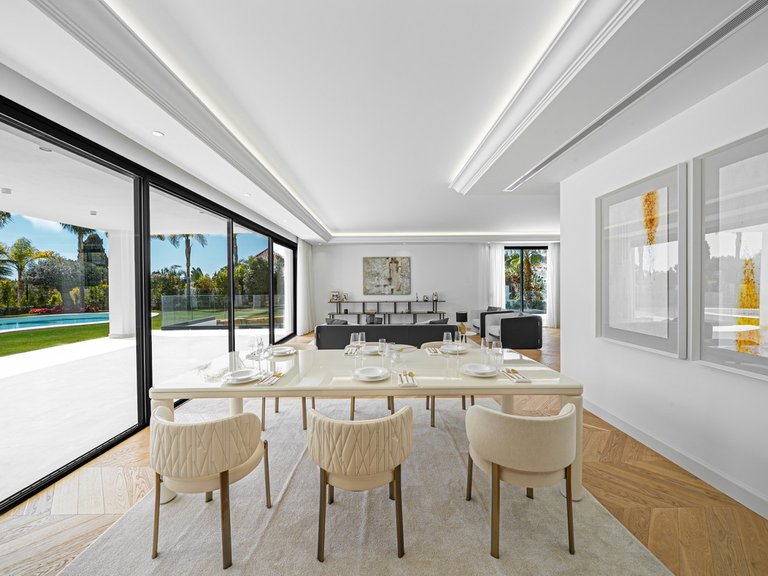 Villa for Sale in The Golden Mile, Malaga 7