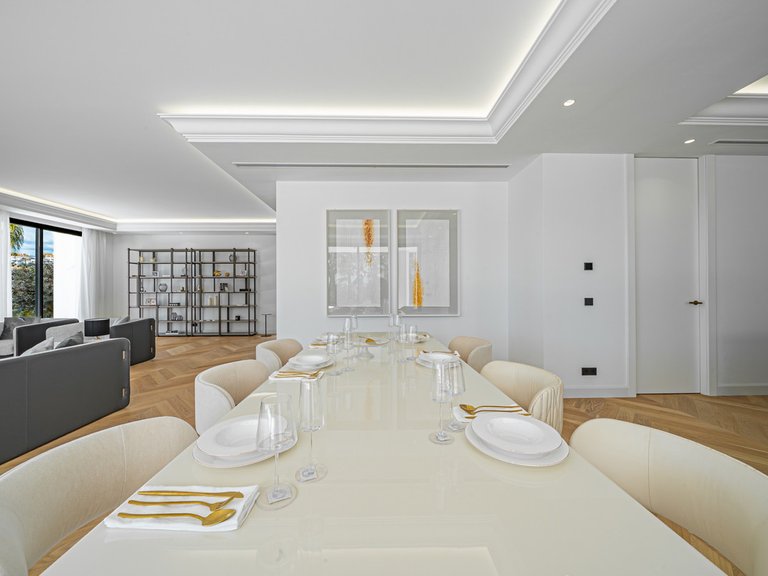 Villa for Sale in The Golden Mile, Malaga 9