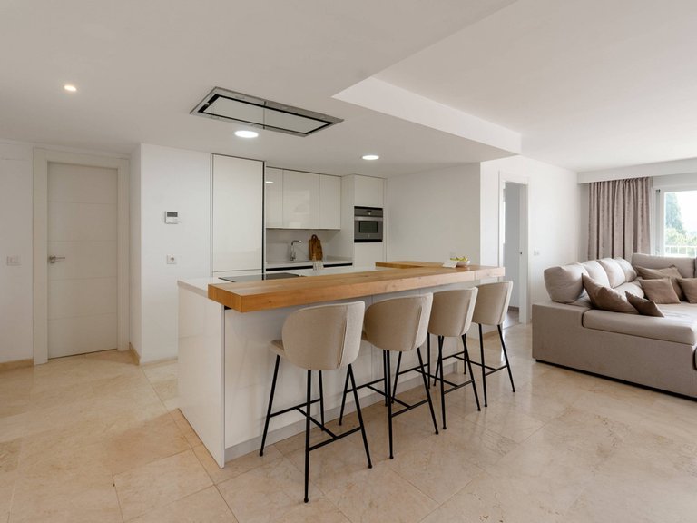Apartment for Sale in Nueva Andalucía, Malaga 10