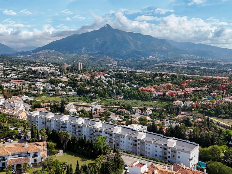 Apartment for Sale in Nueva Andalucía, Malaga 22